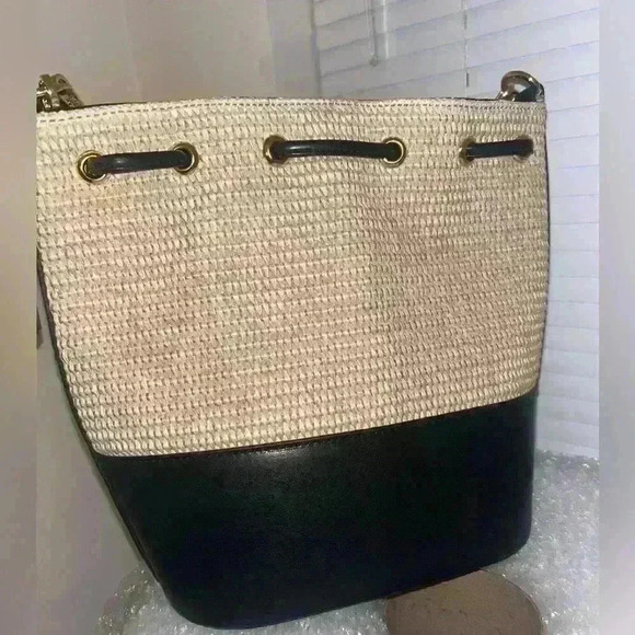 Straw bucket purse with adjustable crossbody strap NEW - Picture 4 of 4